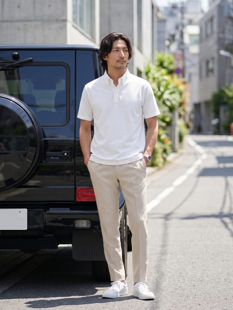 休日のちょっとした外出に。清潔感のある白ポロコーデ