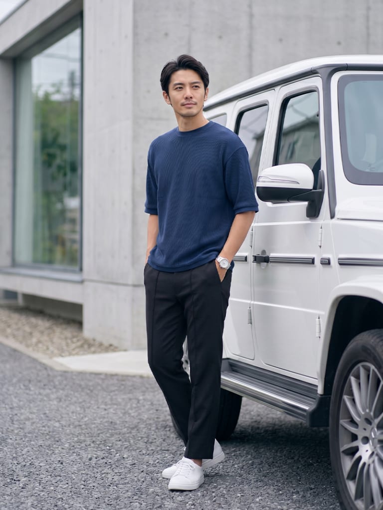 ネイビーで締める、大人の休日服