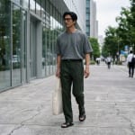 スラックス メンズ 夏コーデの着こなし