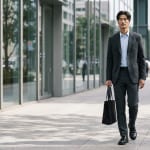 メンズ パンツ 流行り 20代の着こなし
