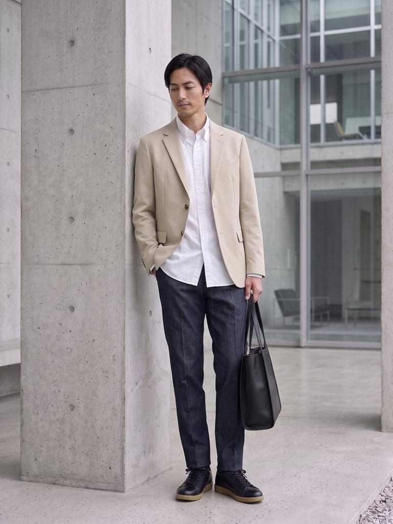 品よく見えるシャツ×ジャケットコーデ