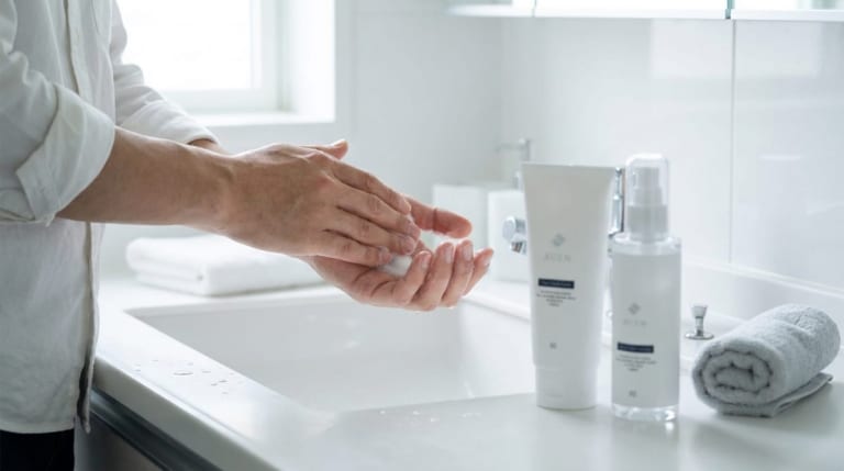 メンズに知ってほしい！化粧品の種類と使い方｜おすすめのアイテムも紹介