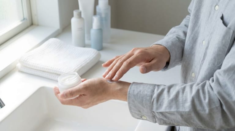 メンズのお悩み「眉毛が薄い」「剃りすぎちゃった！」はどう解決する？おすすめの育毛剤は？