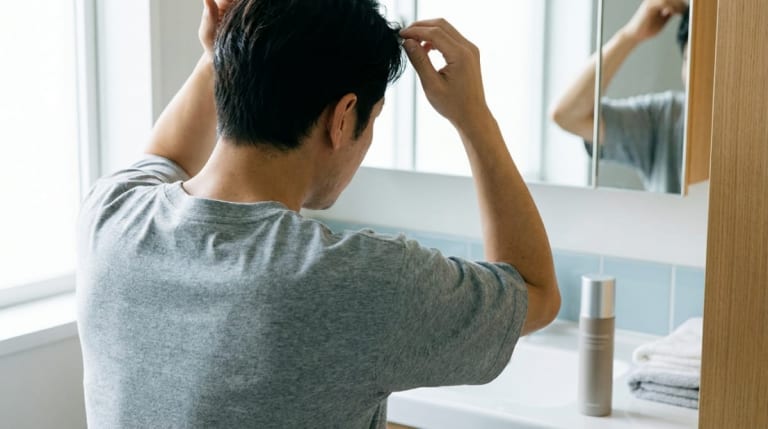 メンズ眉毛はワックス脱毛がおすすめ！キレイな眉毛を作る方法