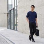 テーパードパンツ メンズ 40代の着こなし