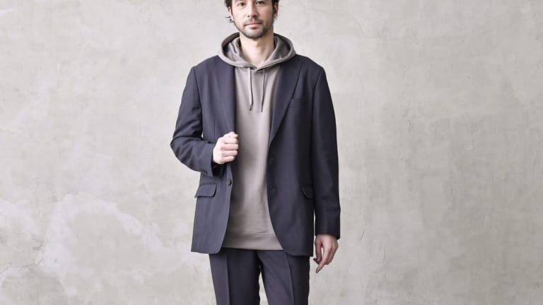 気温20度のメンズ服装はパーカーがイチオシ！オシャレな着こなし例