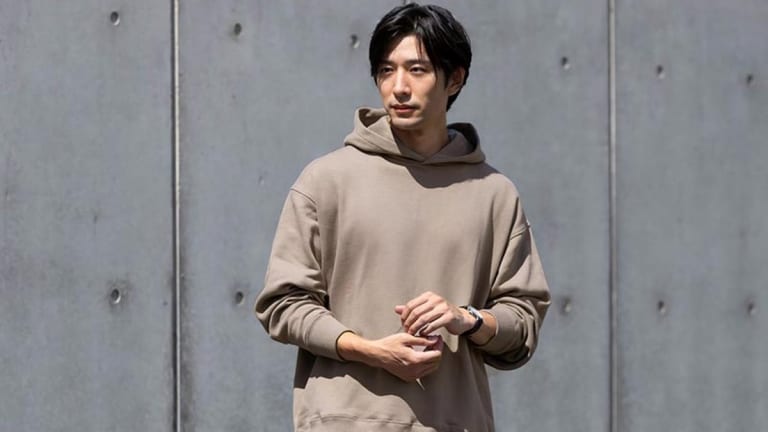 メンズが選ぶべきパーカーの”色”を大解説！大人におすすめの着こなし方とは？
