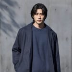 ネイビーチェスターコートが醸す“大人の男”。コーデと着こなし3つのコツ