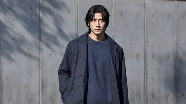 ネイビーチェスターコートが醸す“大人の男”。コーデと着こなし3つのコツ