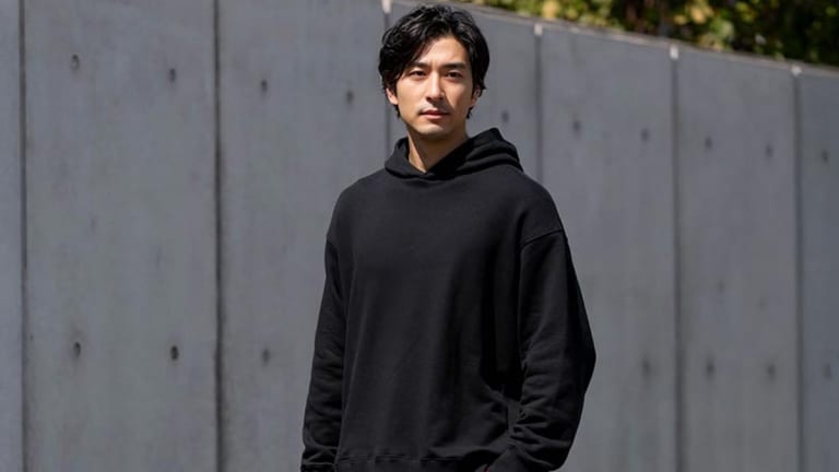30代メンズにおすすめのパーカーは何色！？色以外の選び方もご紹介！