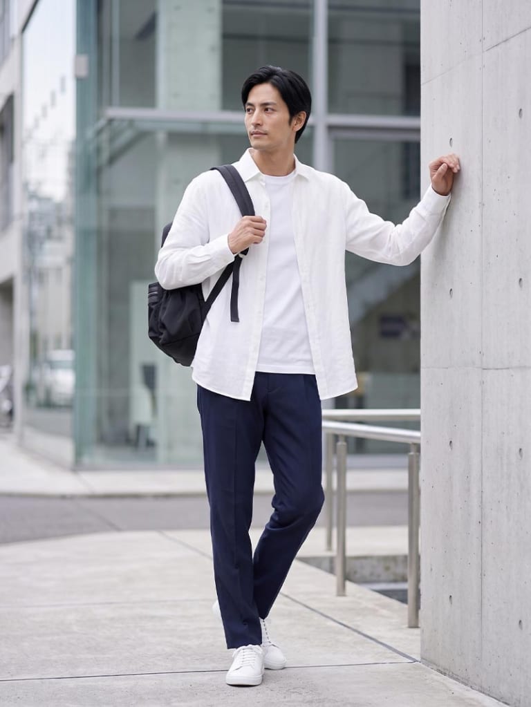 迷ったら白を羽織る。三色でまとまる大人の休日