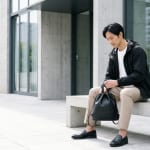 巾着バッグ メンズの着こなし