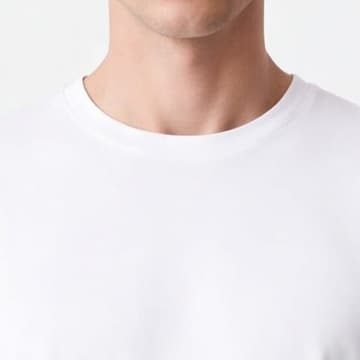 汎用性の高いクルーネック