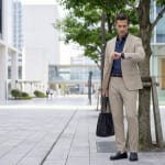 アップルウォッチ 50代男性の着こなし
